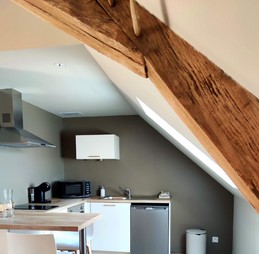 Cuisine entièrement équipée et aménagée pour la préparation de vos repas.