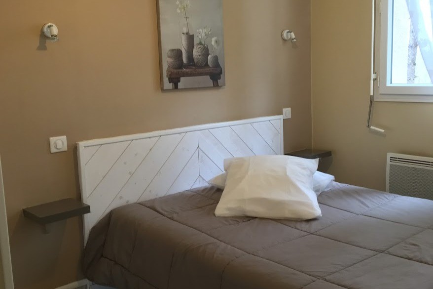 Chambre 2 personnes Village de Gîtes Les Collines d'Eyvigues 24580 Salignac Eyvigues Clévacances
