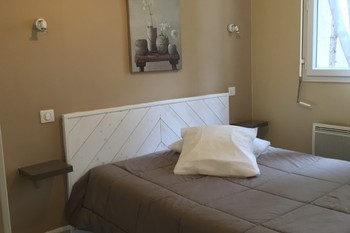 Chambre 2 personnes Village de Gîtes Les Collines d'Eyvigues 24580 Salignac Eyvigues Clévacances