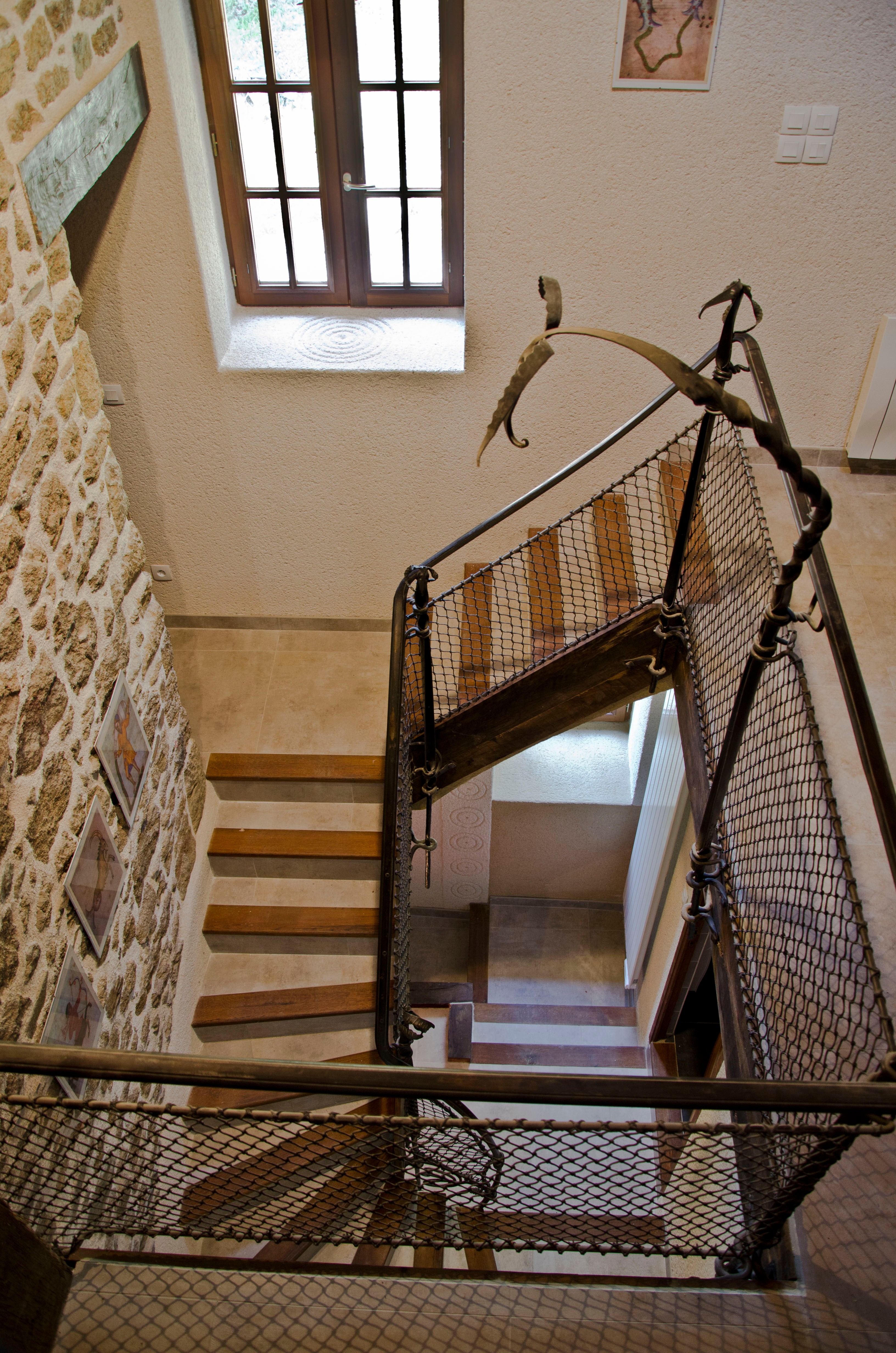 Détail de la main courante, joliment ouvragée