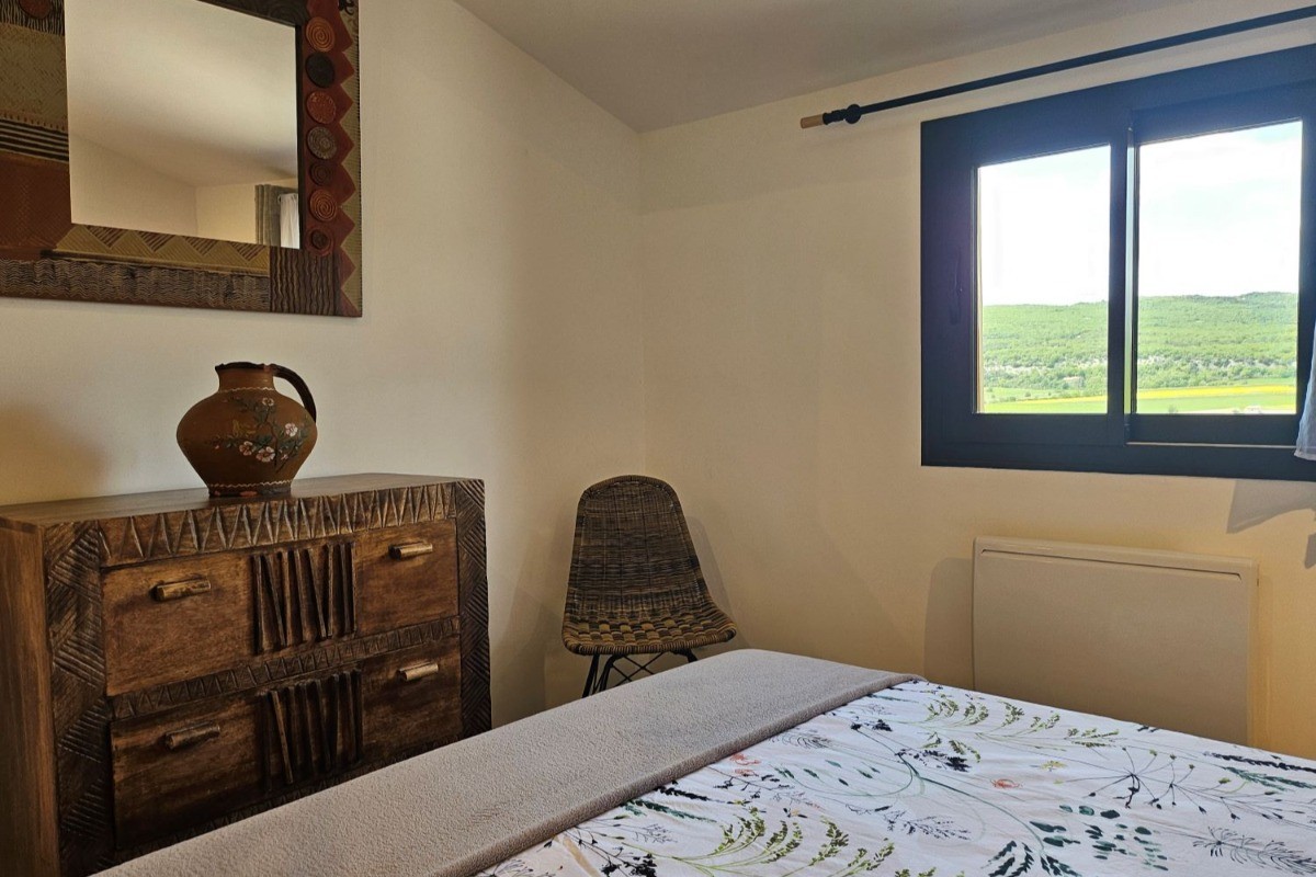 Chambre décorée avec goût, Gîte le Larès, Domaine la Melette