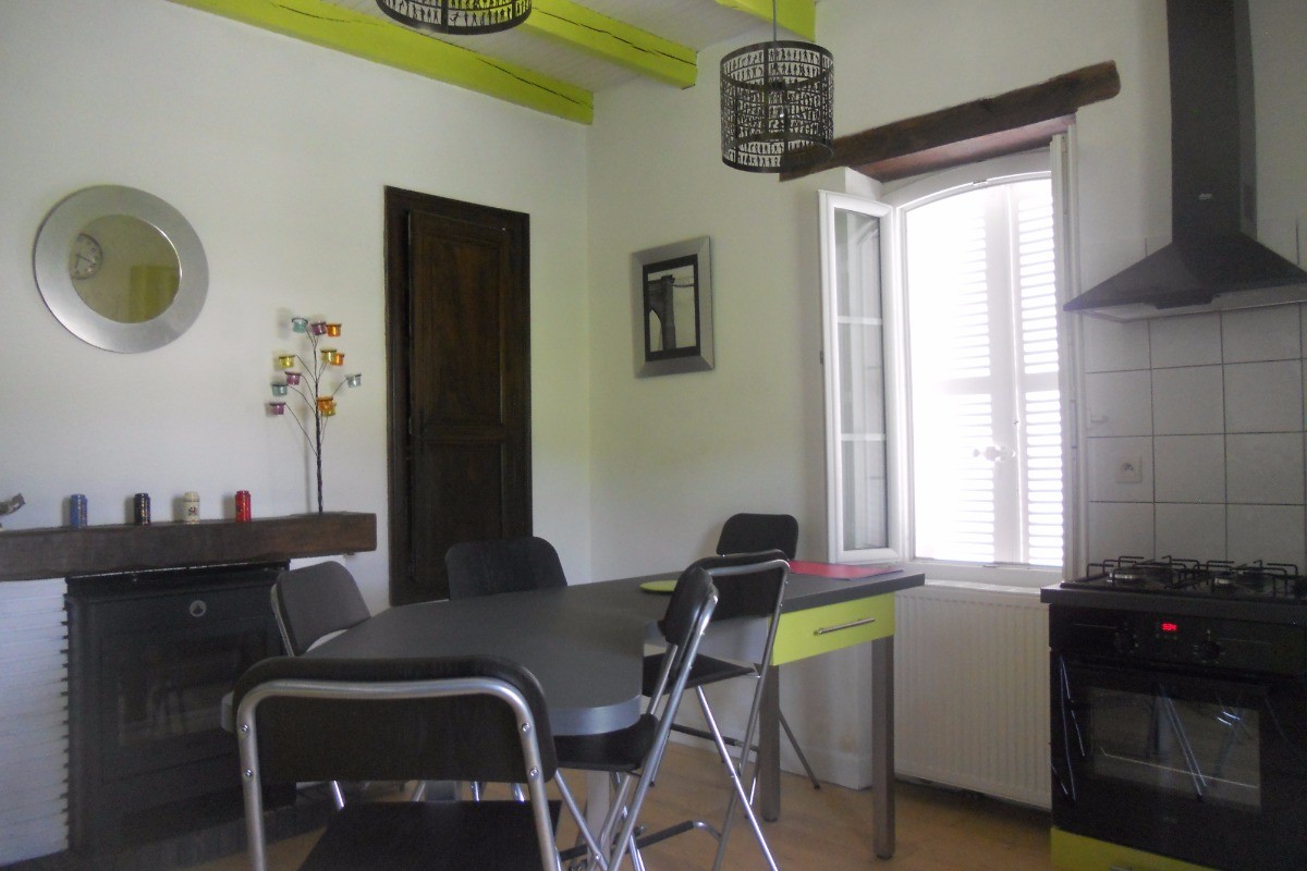 cuisine independante ouvrant sur la terrasse