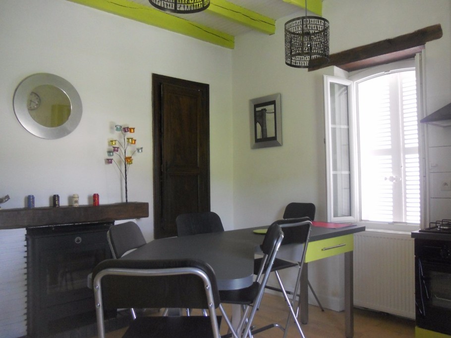 cuisine independante ouvrant sur la terrasse