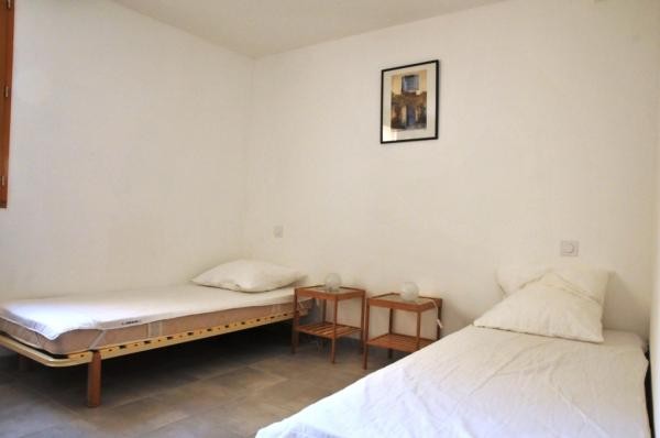Les Ânes de Forcalquier : chambre avec 2 lits en 90.
