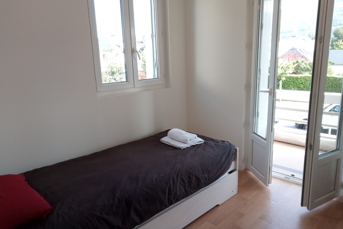 Chambre 2 personnes avec lits gigognes ouvrant sur balcon