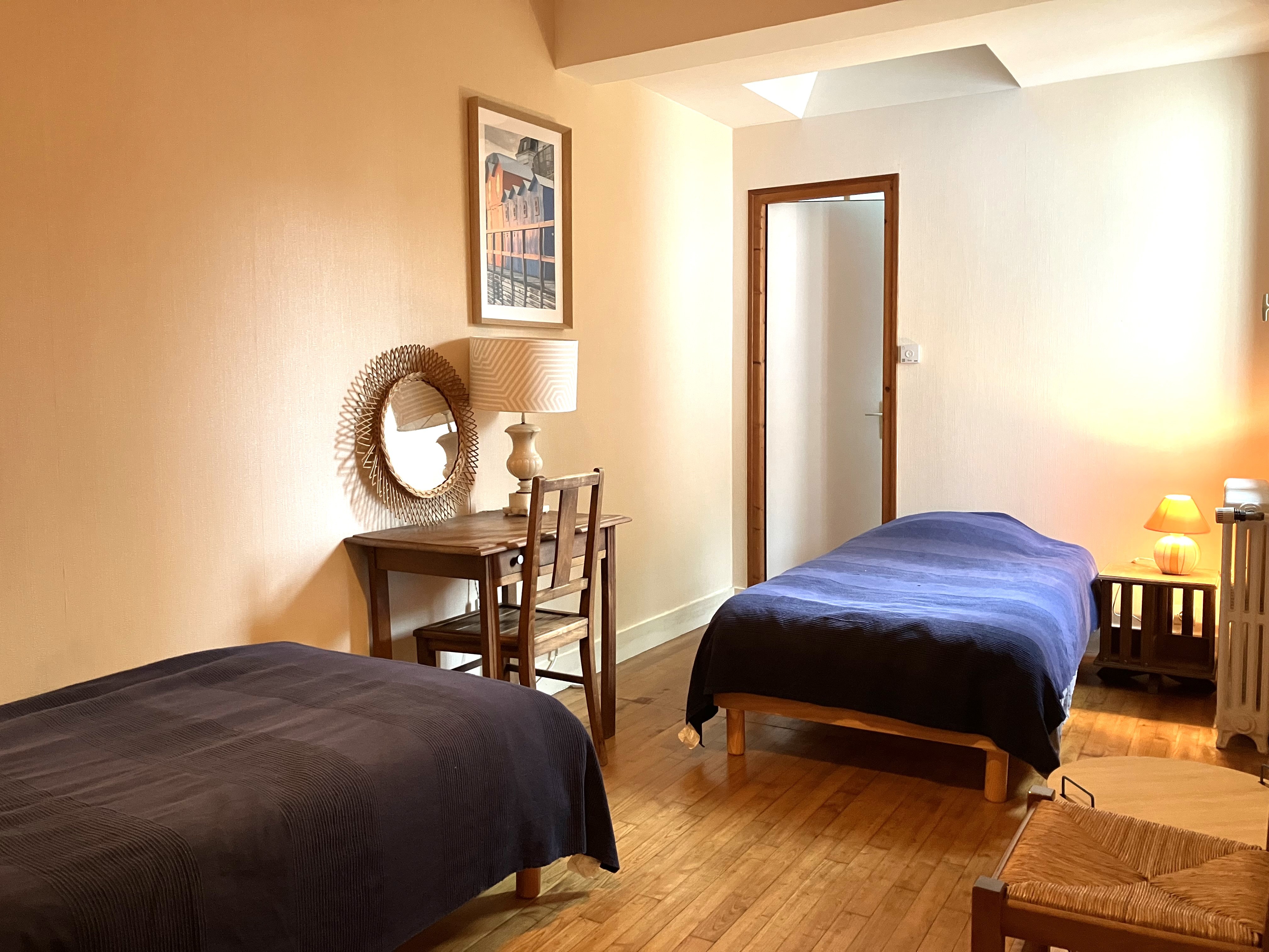 Room with 2 single beds (90cm)