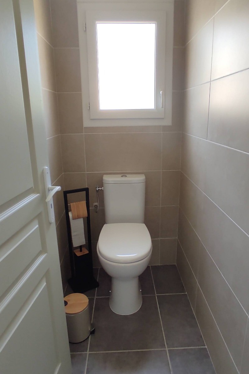 Location Di-Pirro -  WC indépendant surélevé