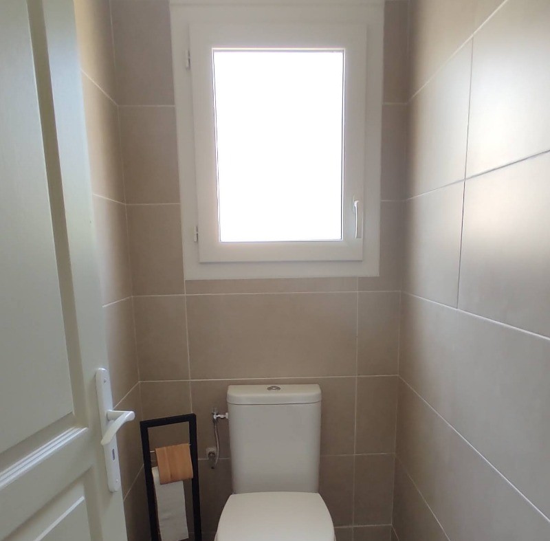 Location Di-Pirro -  WC indépendant surélevé