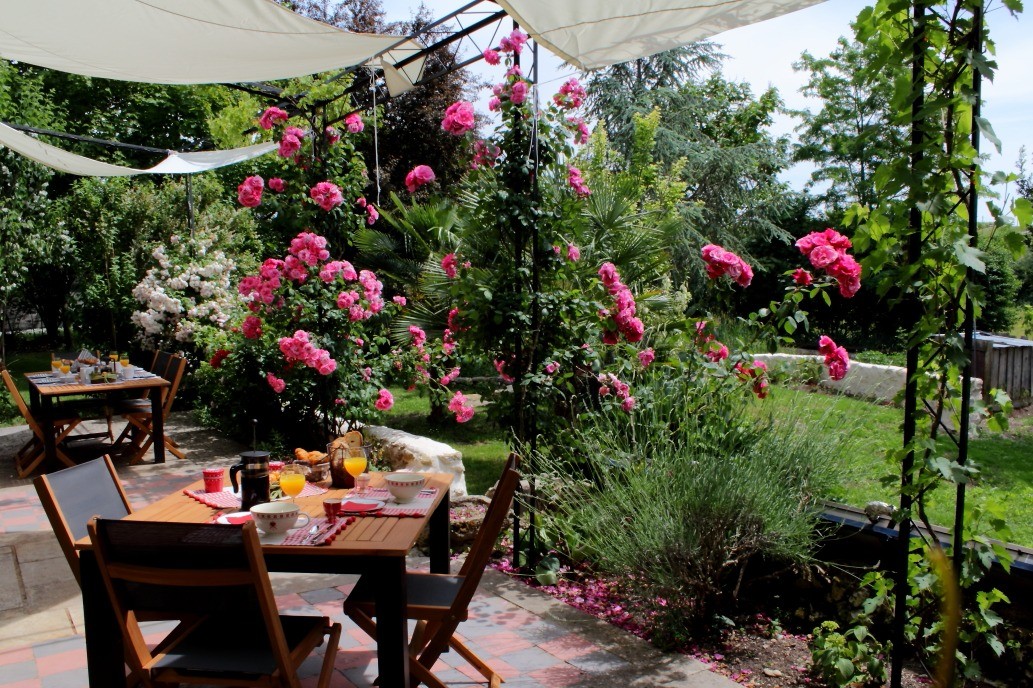 Petit déjeuner sur la terrasse