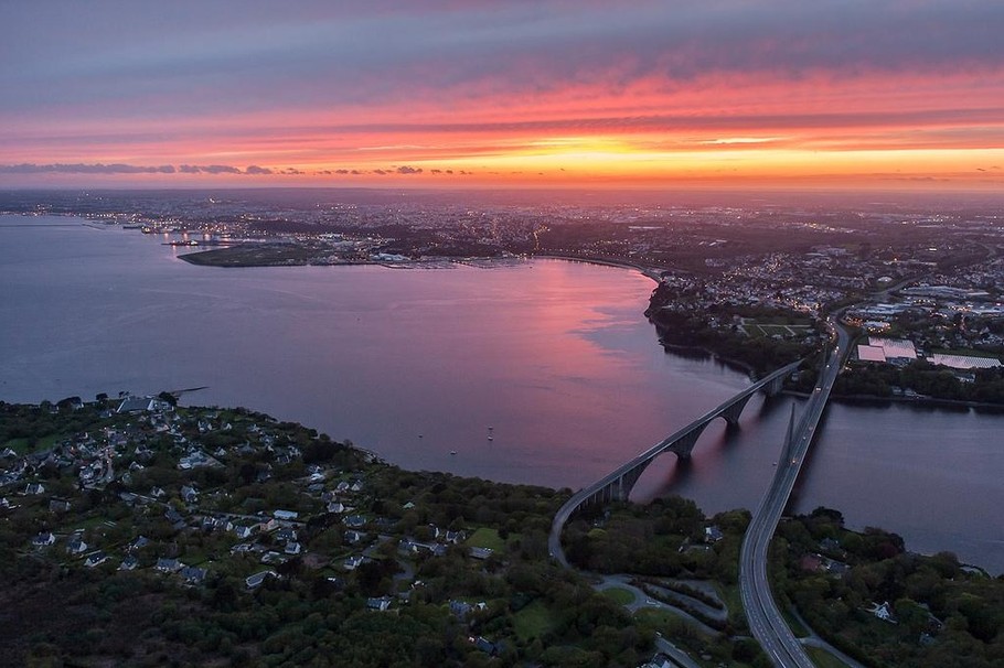 rade de Brest à deux pas au coucher du soleil