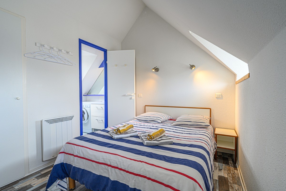 Chambre avec lit 140