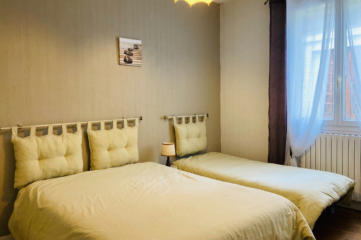 Chambre - lit double 140 + lit simple 90
