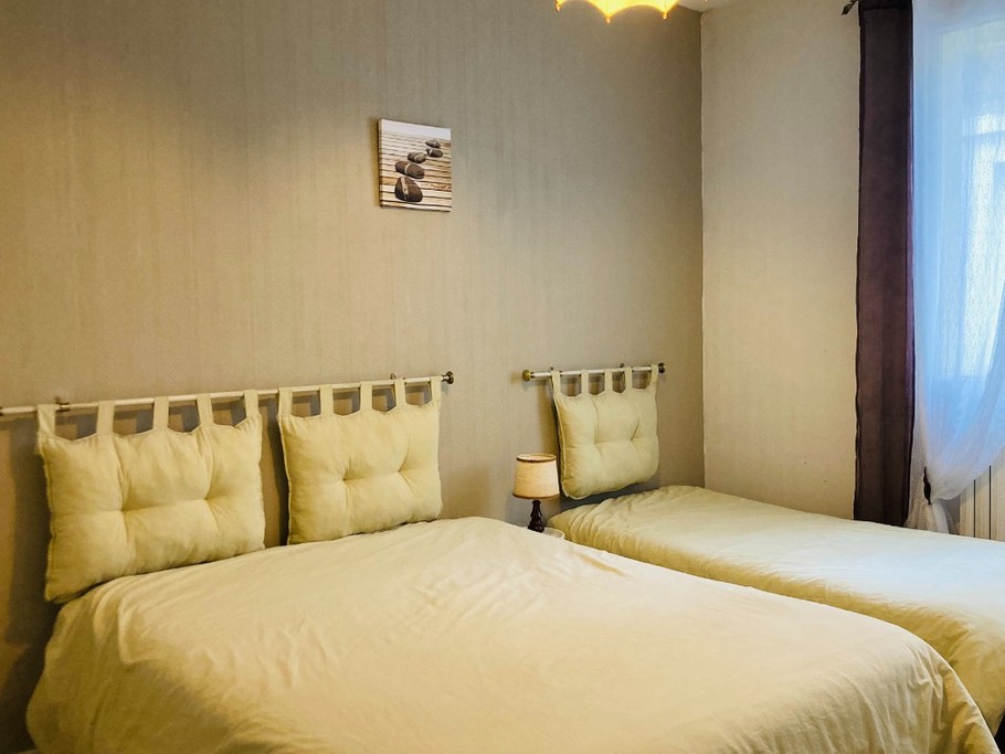 Chambre - lit double 140 + lit simple 90