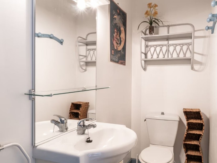 Salle d'eau avec wc