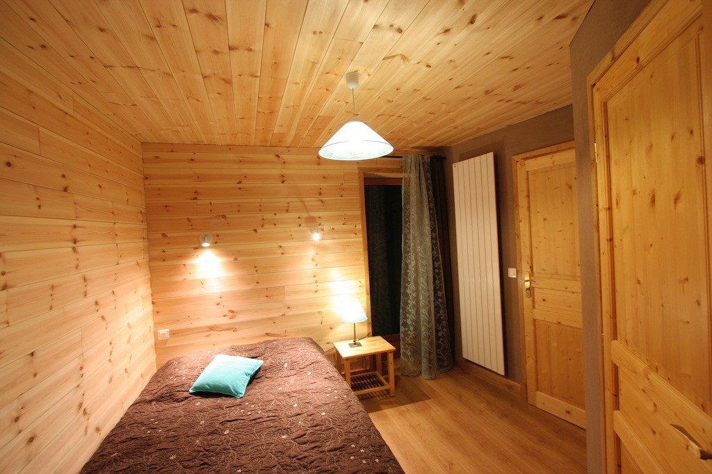 Location au calme le soir dans village authentique et ski la journée aux 2 Alpes - chambre