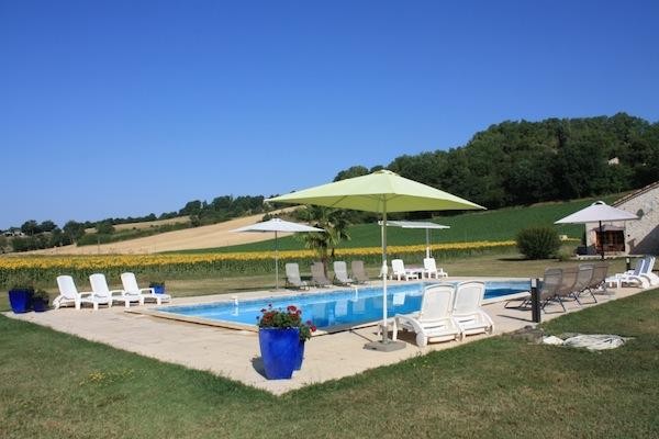 la grande Piscine des gîtes Grand Pré !