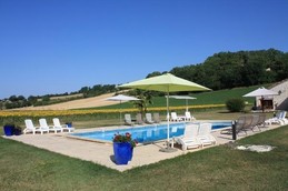 la grande Piscine des gîtes Grand Pré !