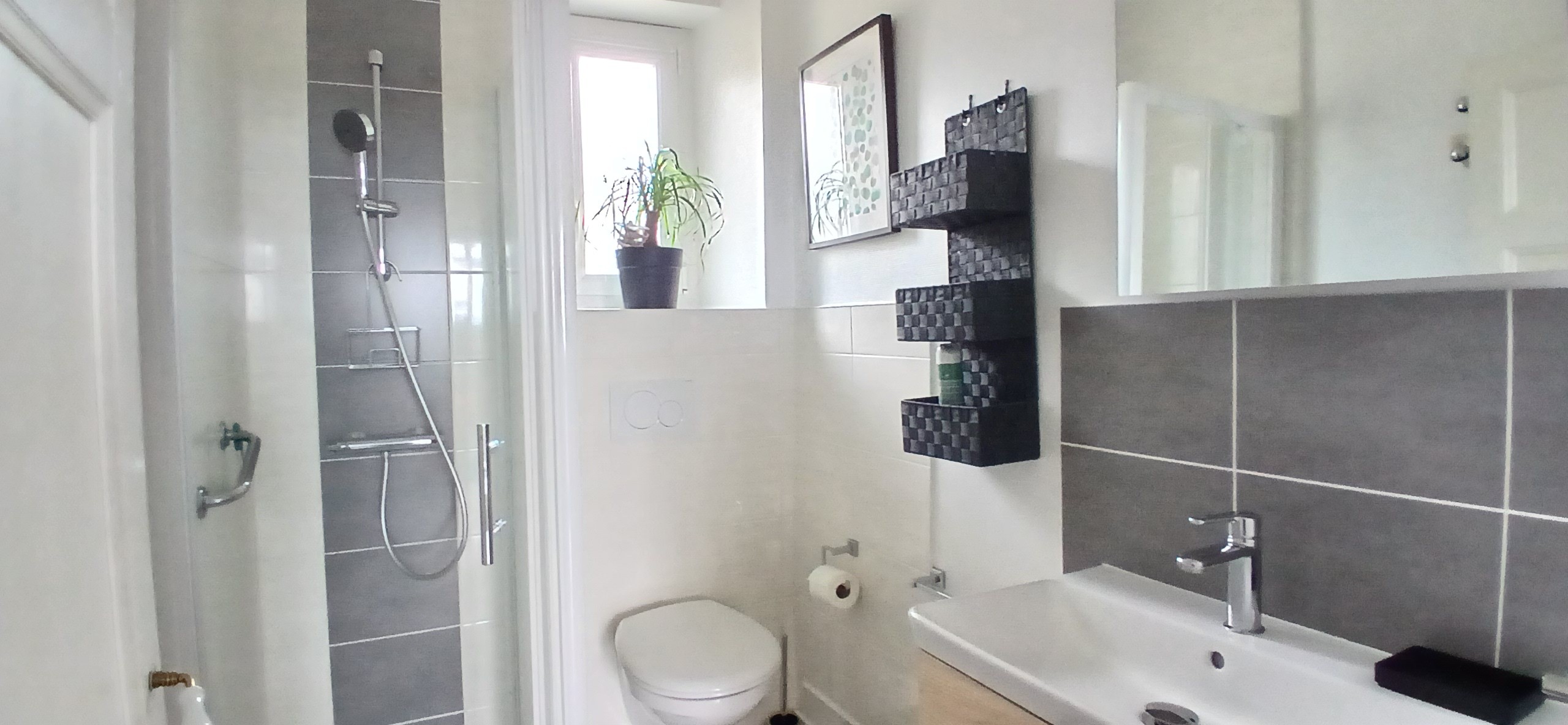 "Les Châtaigniers" in Orcines, Puy-de-Dôme: The bathroom