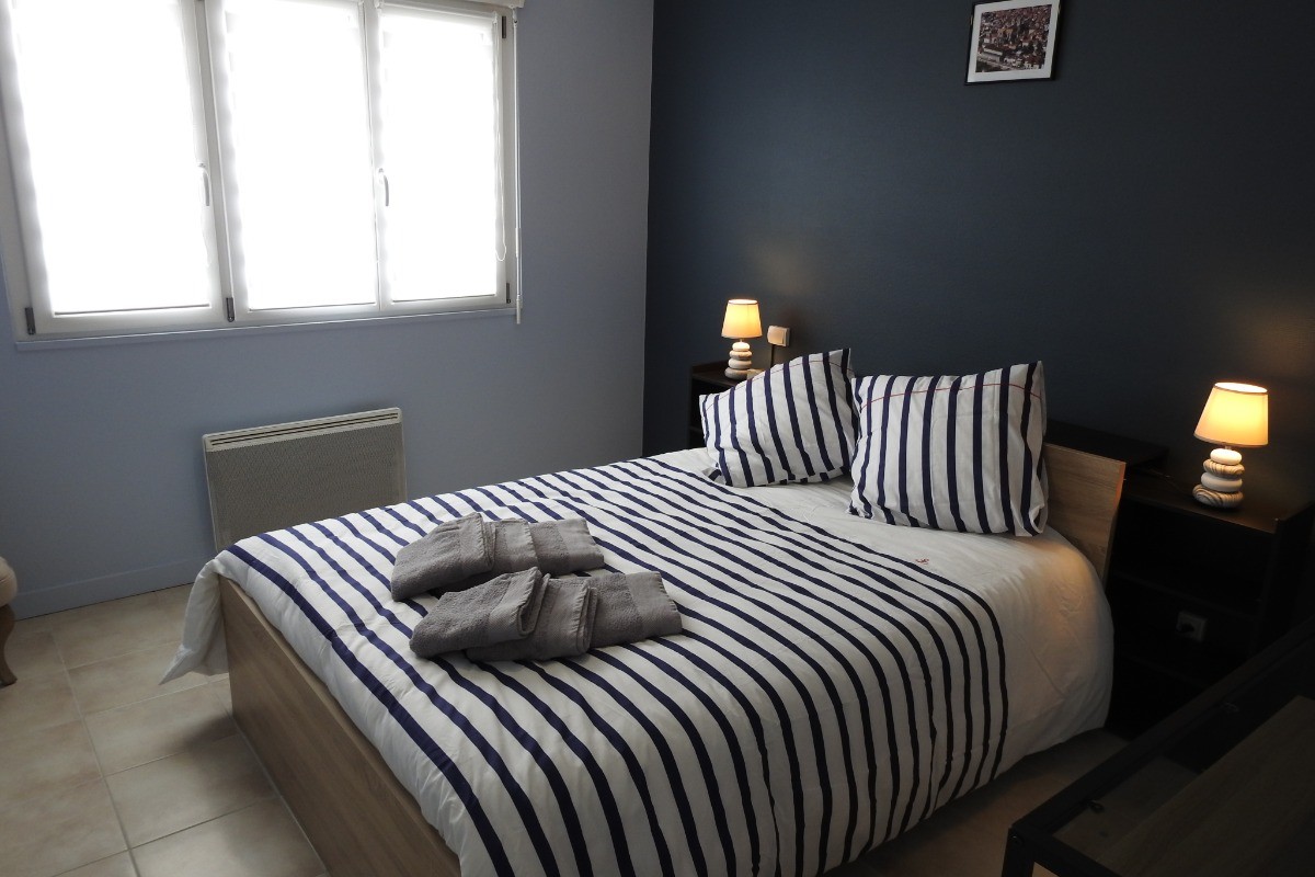 Chambre parentale : draps et linge de toilette fournis