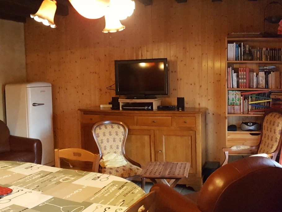 vus pièce principale - coin salon télé