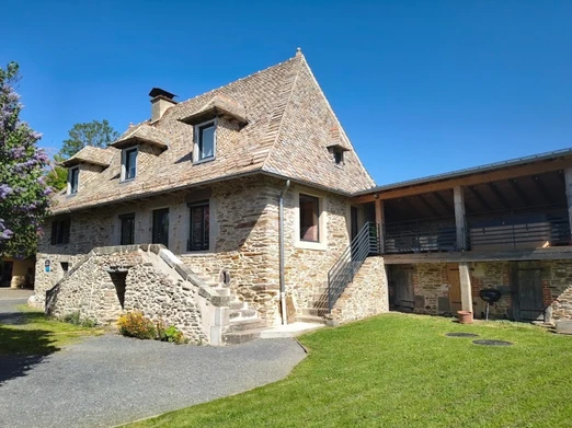 Stone and slate gîte with character in Arpajon-sur-Cère
