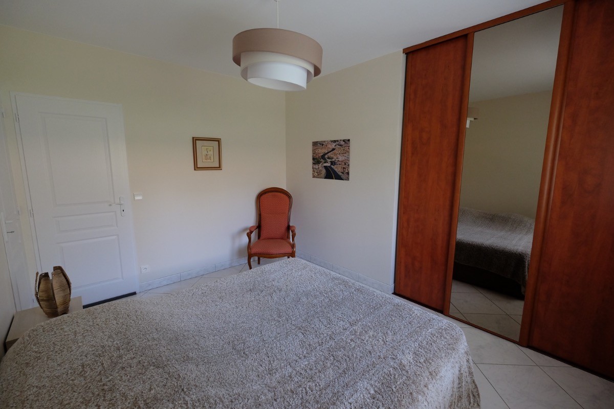 Chambre avec accès salle d'eau