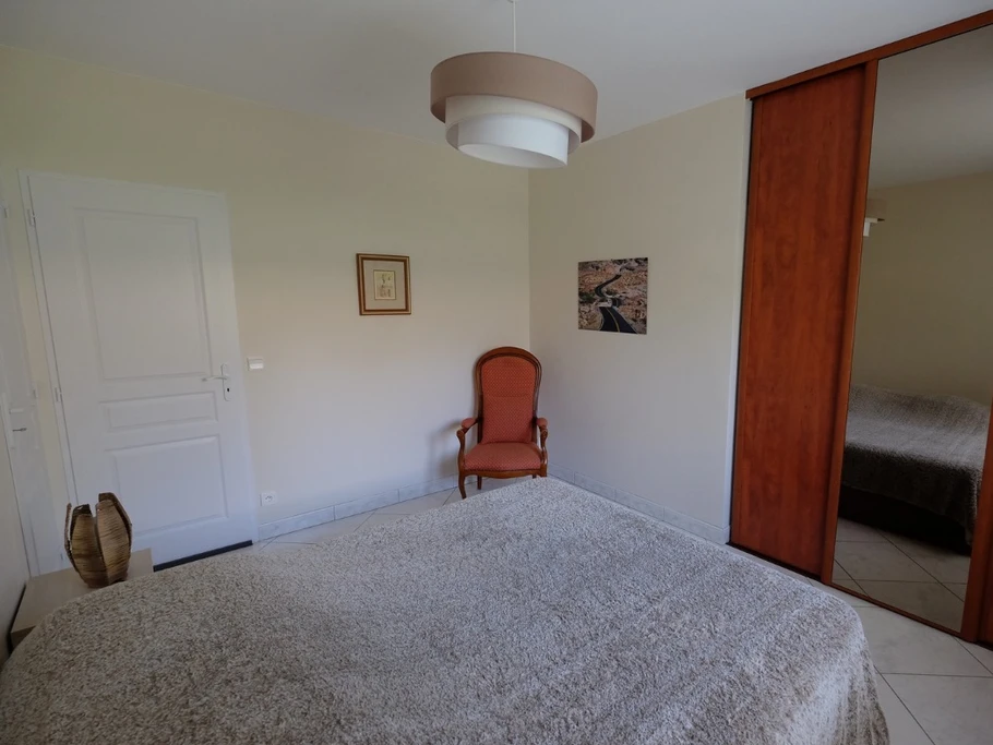 Chambre avec accès salle d'eau