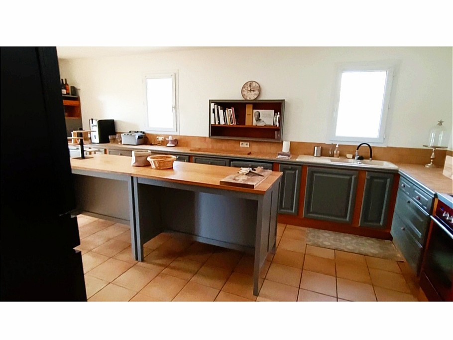 Cuisine toute équipée
Gite de groupe 13 personnes - Piscine, spa, brasero proche Casteljaloux