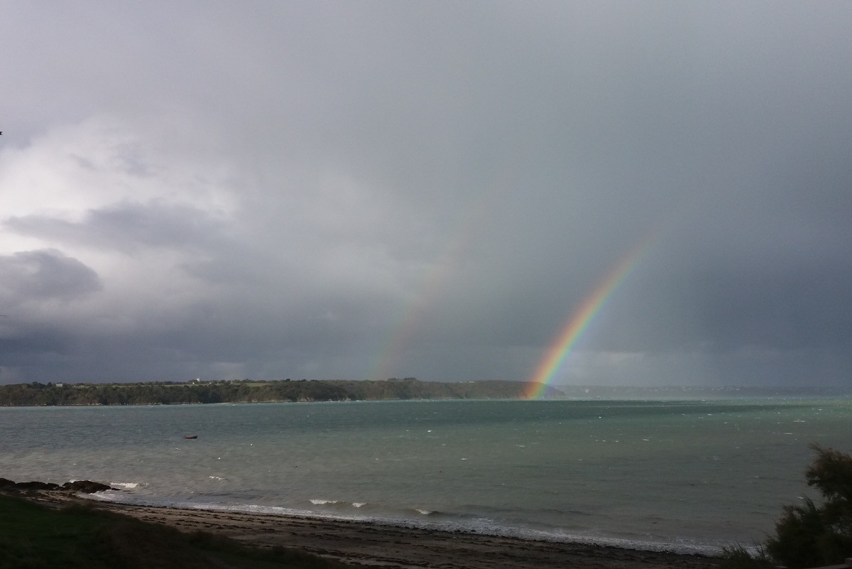 Arc-en-ciel en vue