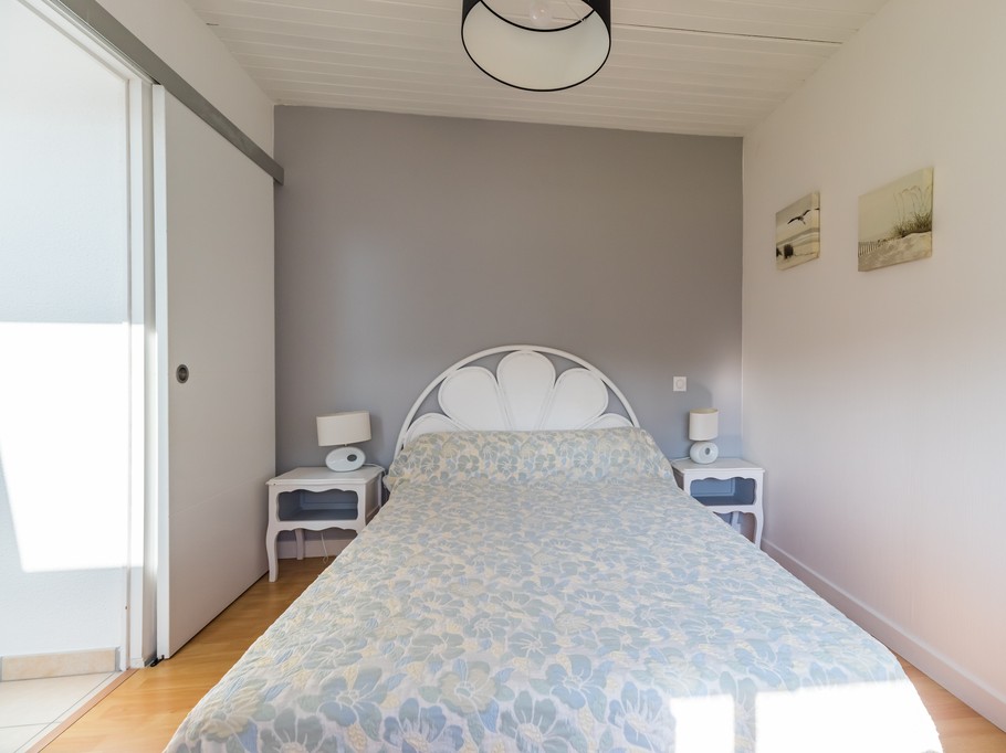 Chambre avec un lit de 140x190