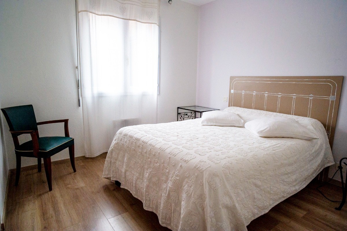 Gîte "Le Pagnol" Albi Occitanie Chambre 2, lit en 140