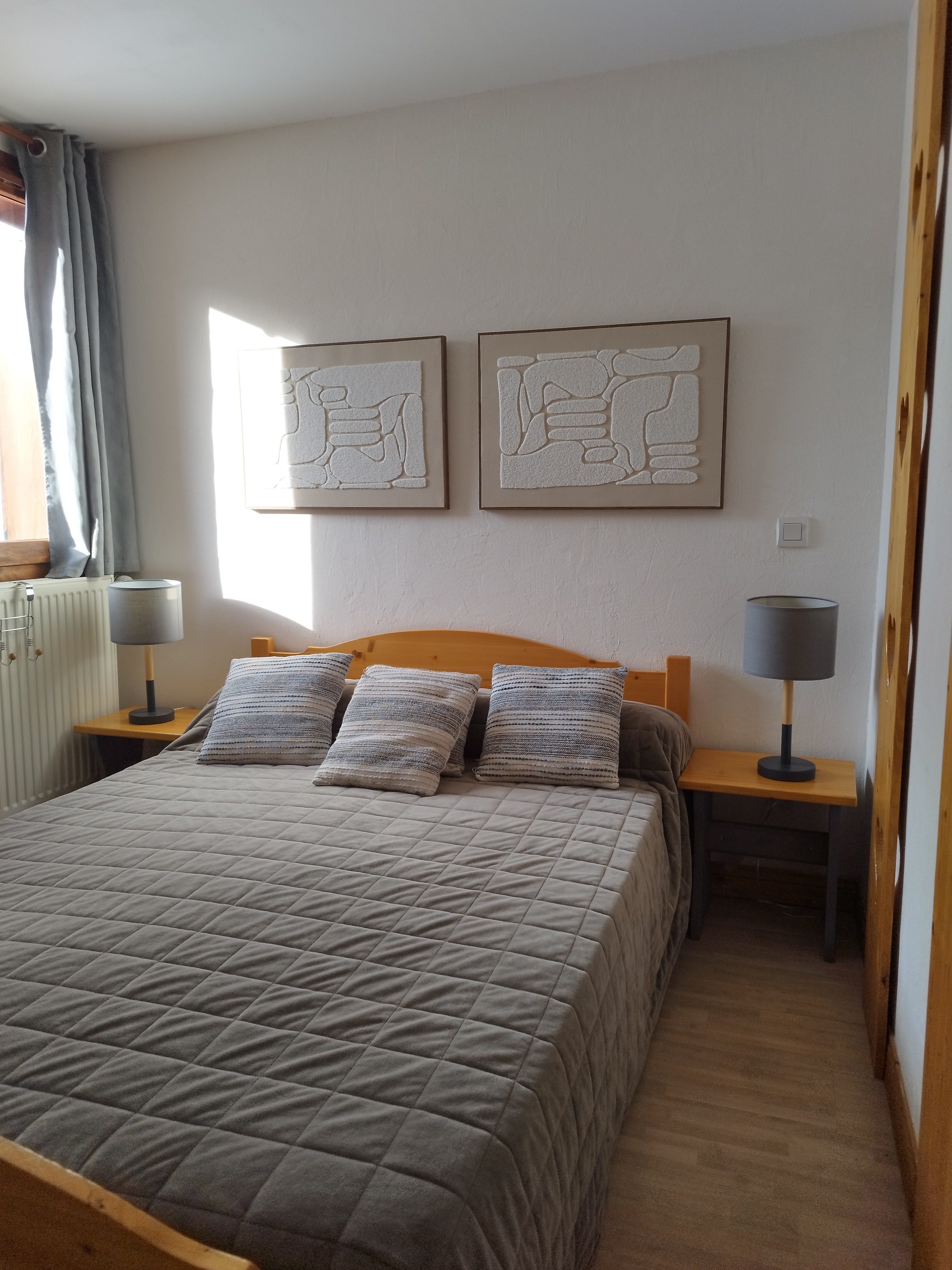 Chambre 1 au rez de chaussée (1X140 cm)