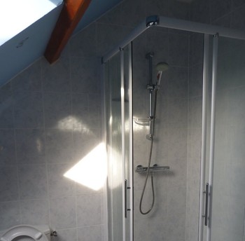 salle de douche et WC (étage)