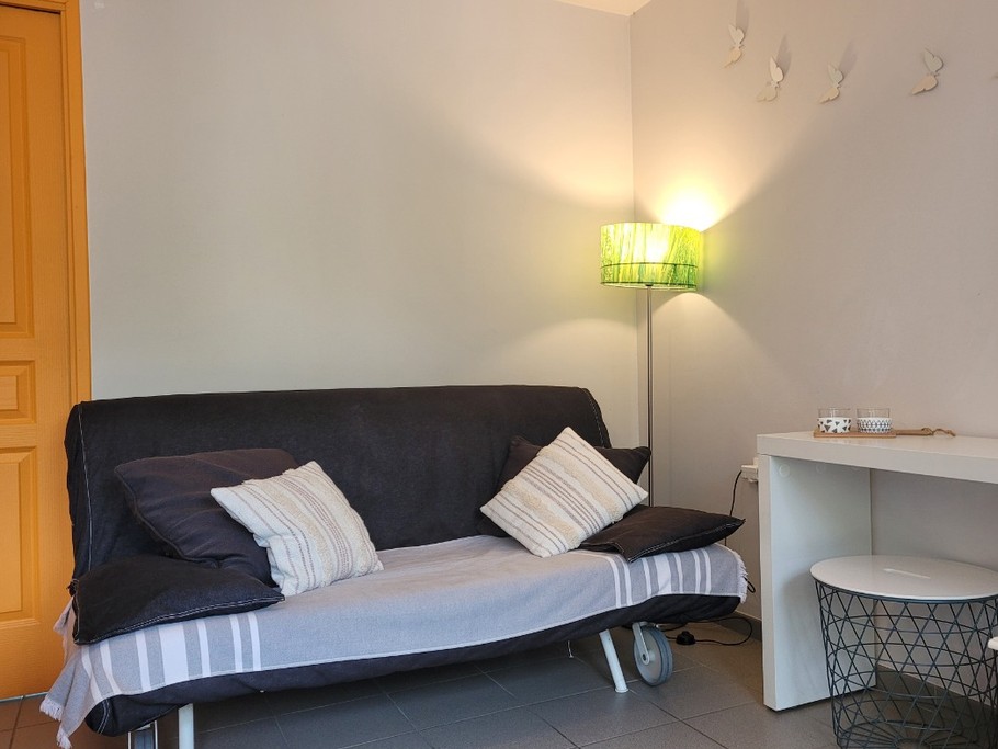 LABARRE, location, Clévacances, Paimpol, la pièce de vie avec espace salon, table à manger, et cuisine aménagée