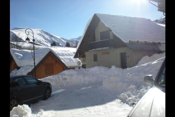 Le Schuss 2000 n° 3 - Savoie Saint Sorlin d'Arves - L'entrée coté rue.