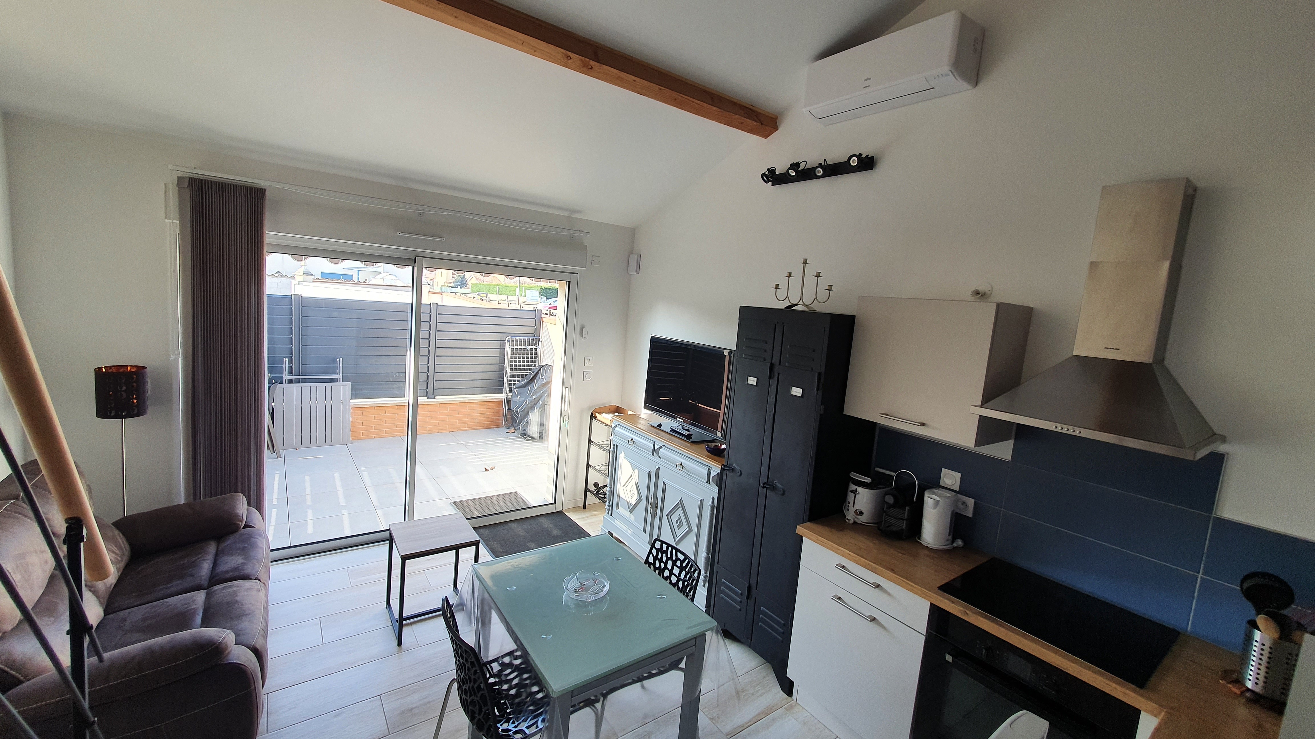 Studio Lameira, Montrond-les-bains, Loire (42) - Pièce de vie donnant sur la terrasse