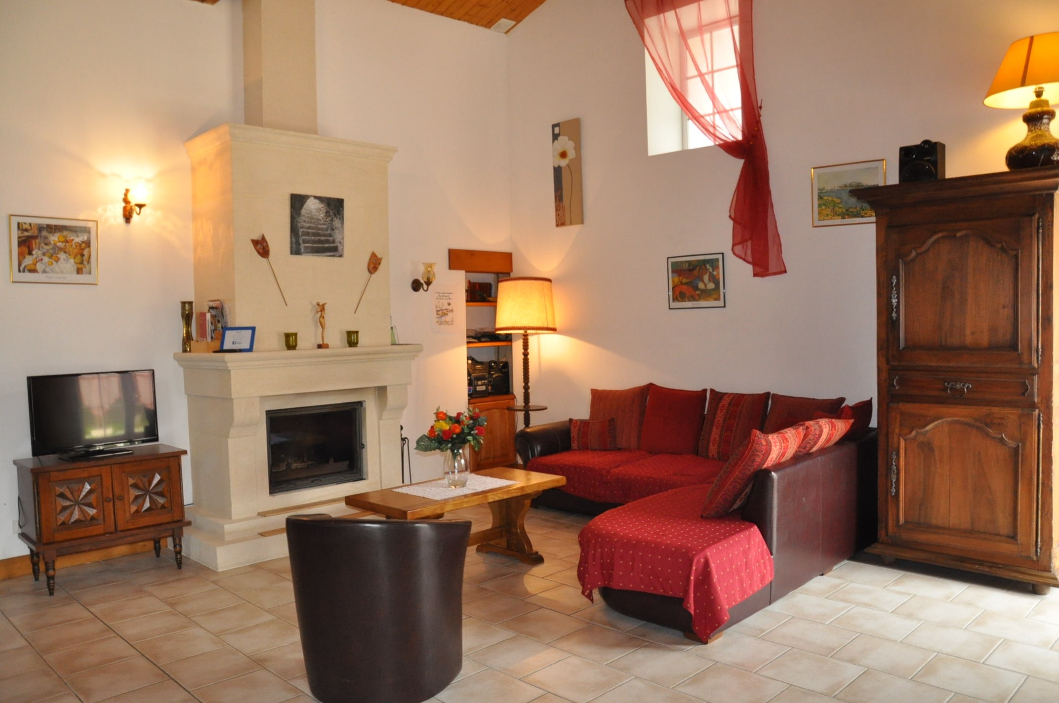 Gite La Grange Chez Bariot pour 10 personnes avec piscine et jacuzzi intérieur en Charente