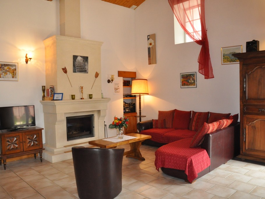 Gite La Grange Chez Bariot pour 10 personnes avec piscine et jacuzzi intérieur en Charente