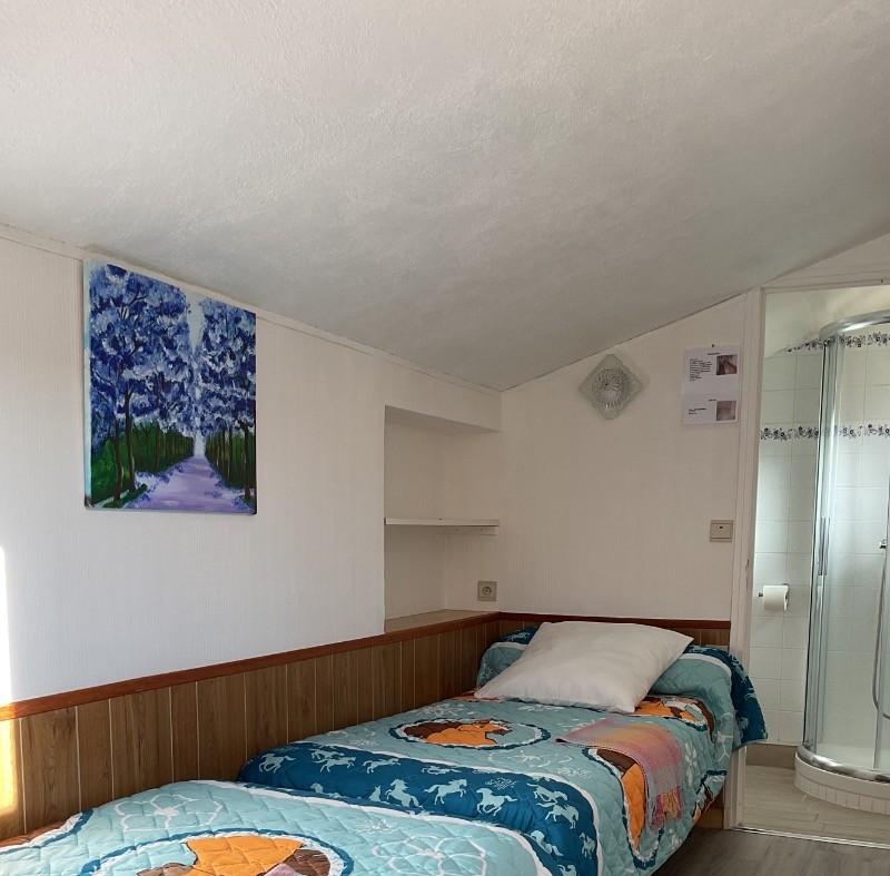 Chambre enfant avec salle d’eau WC