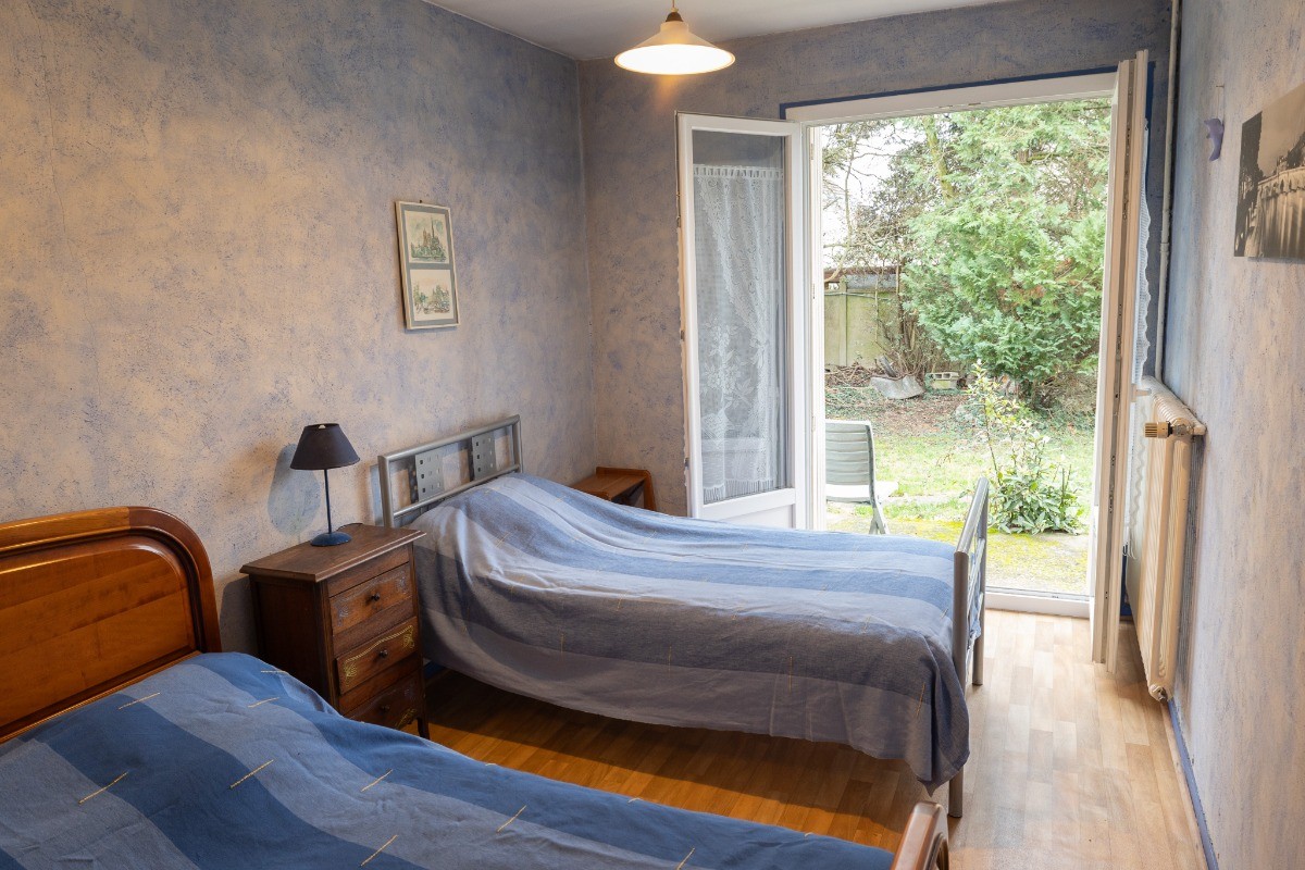 chambre 2 - 1 lit 140 et 1 lit 90 donnant sur le jardin