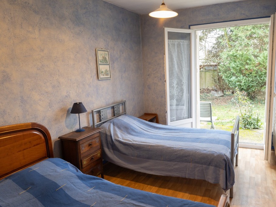 chambre 2 - 1 lit 140 et 1 lit 90 donnant sur le jardin