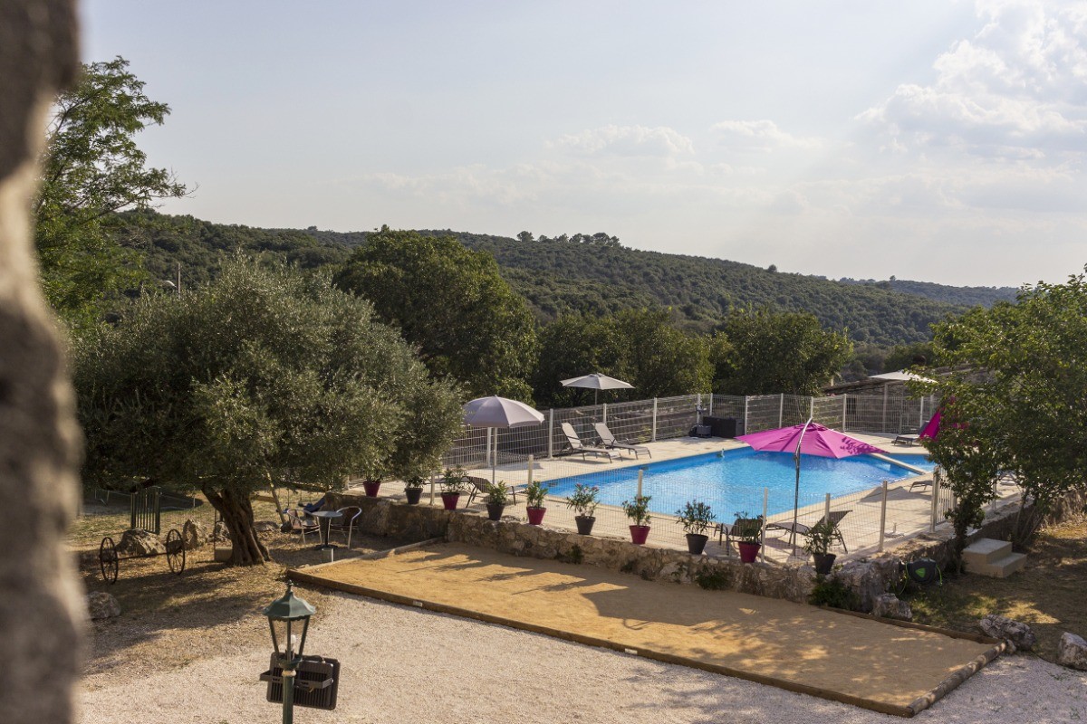 Piscine vue d'une chambre
