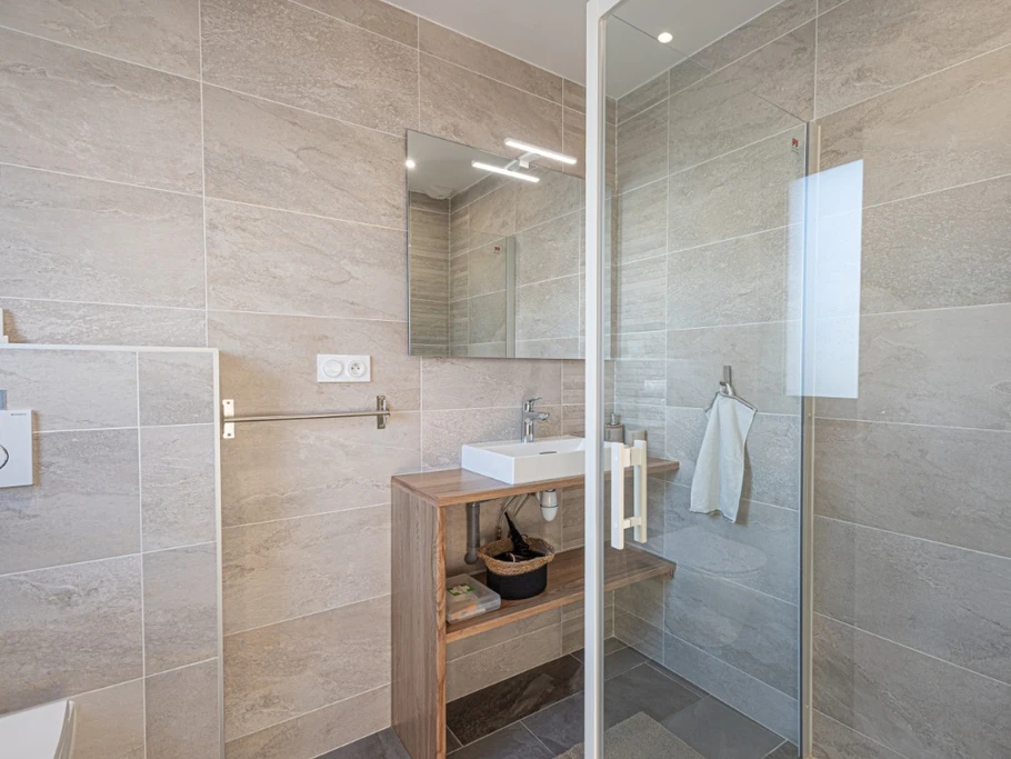 SALLE DE BAIN RDC