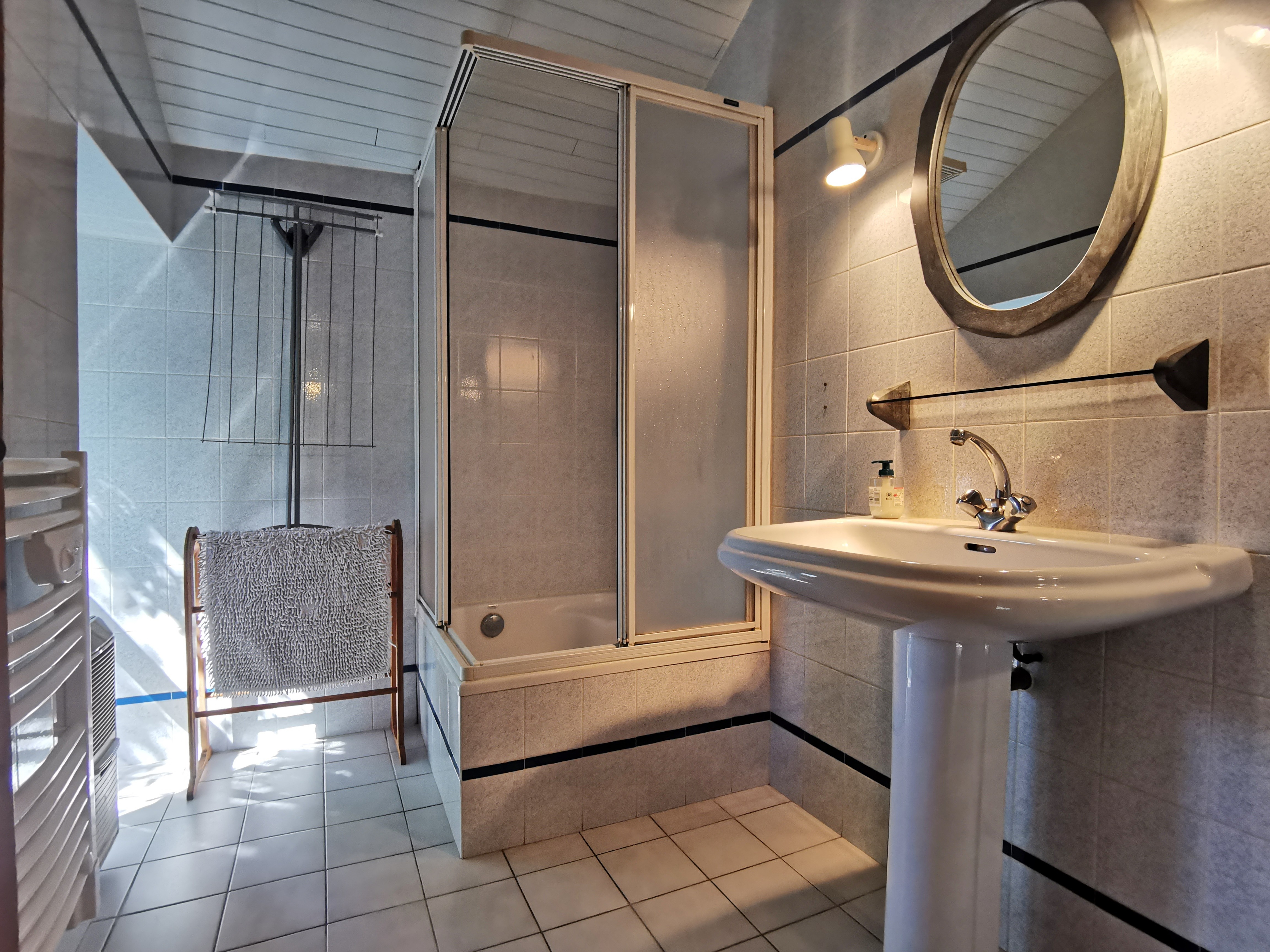 Ground floor: Shower room