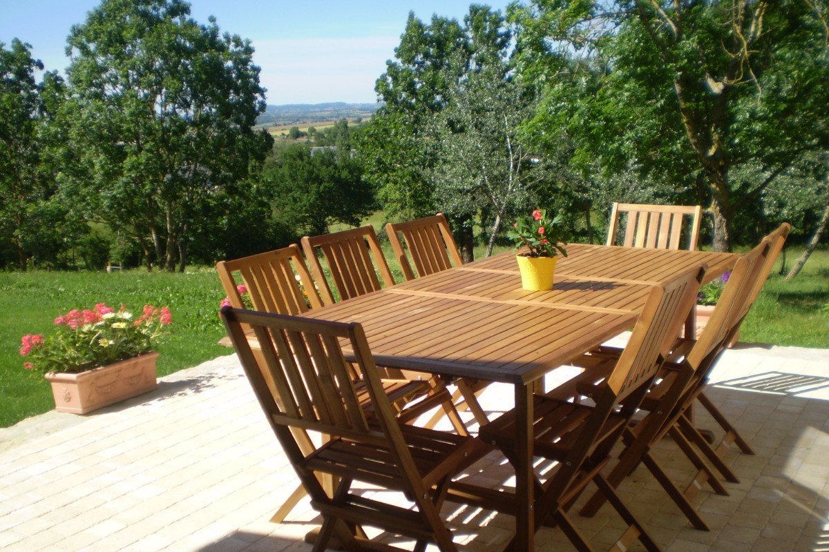 la terrasse a l'arrière du gite