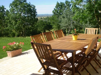 la terrasse a l'arrière du gite