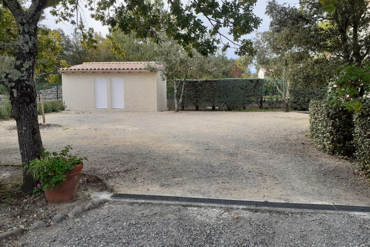gite Les Clapas - Maison Verte -  
abri vélo fermé et parking