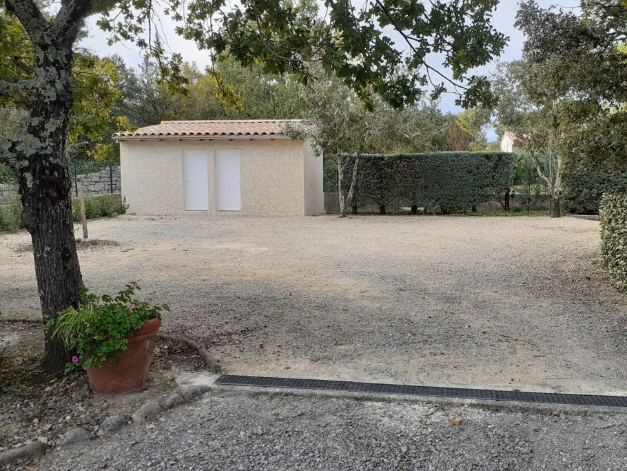 gite Les Clapas - Maison Verte -
abri vélo fermé et parking