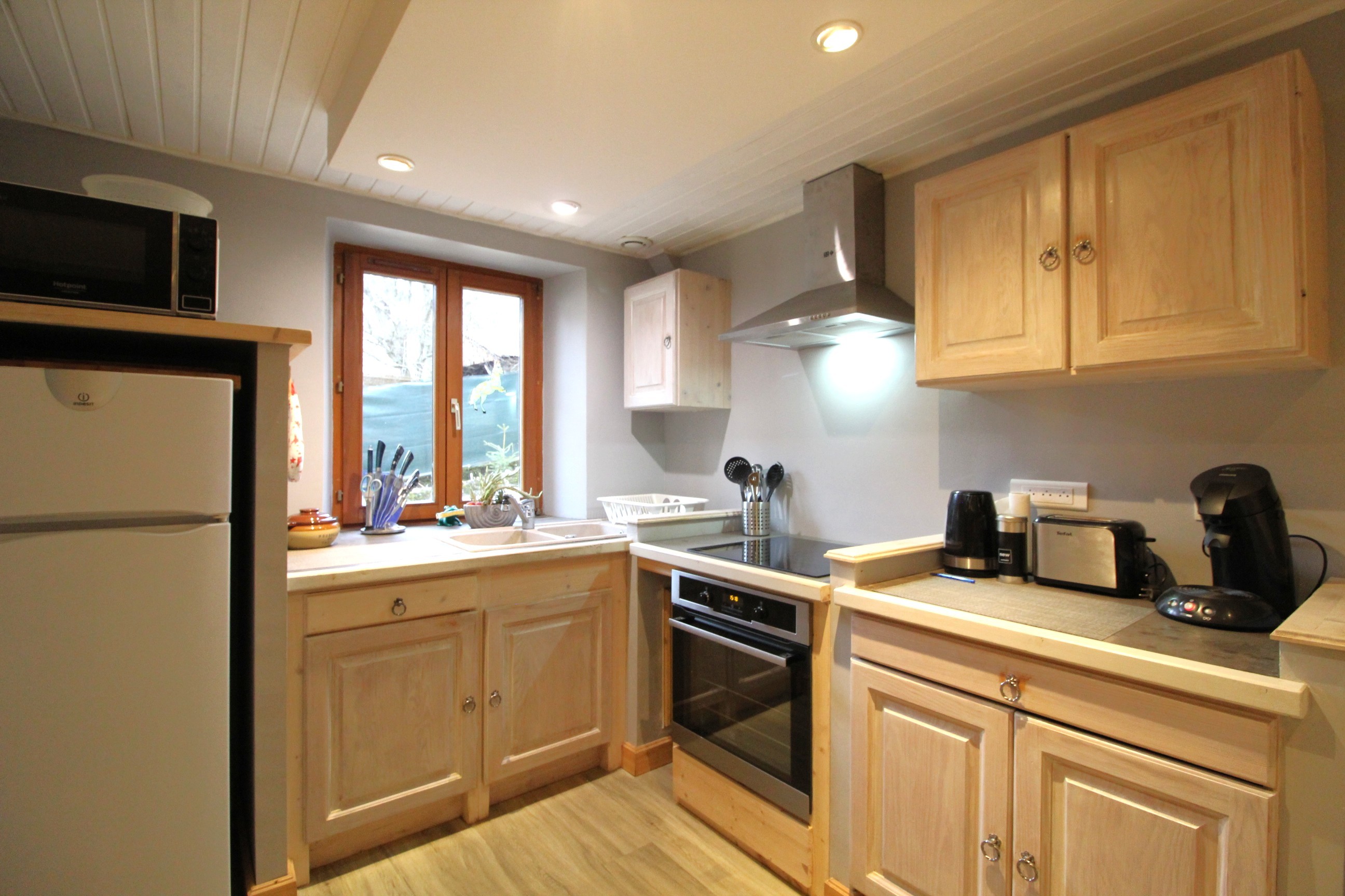 Espace cuisine - Appartement tout confort avec jacuzzi à Plainfaing