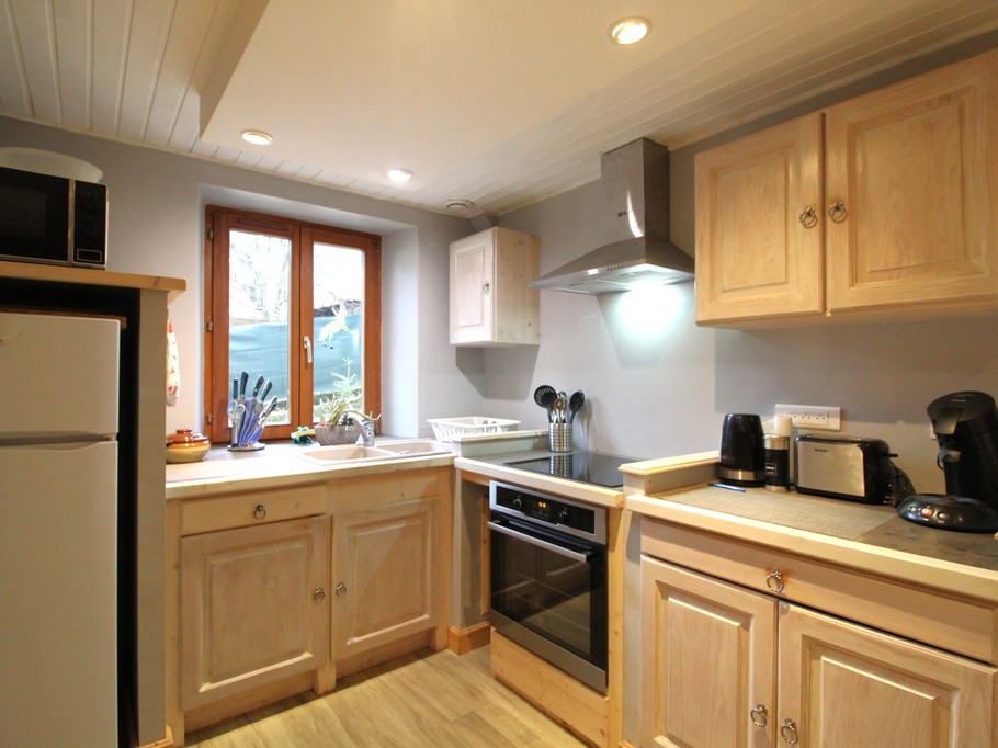 Espace cuisine - Appartement tout confort avec jacuzzi à Plainfaing